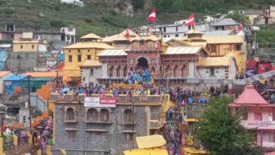 Photo of स्क्रीनिंग से बच रहे श्रद्धालु, बदरीनाथ धाम पहुंचने पर बिगड़ रही तबीयत